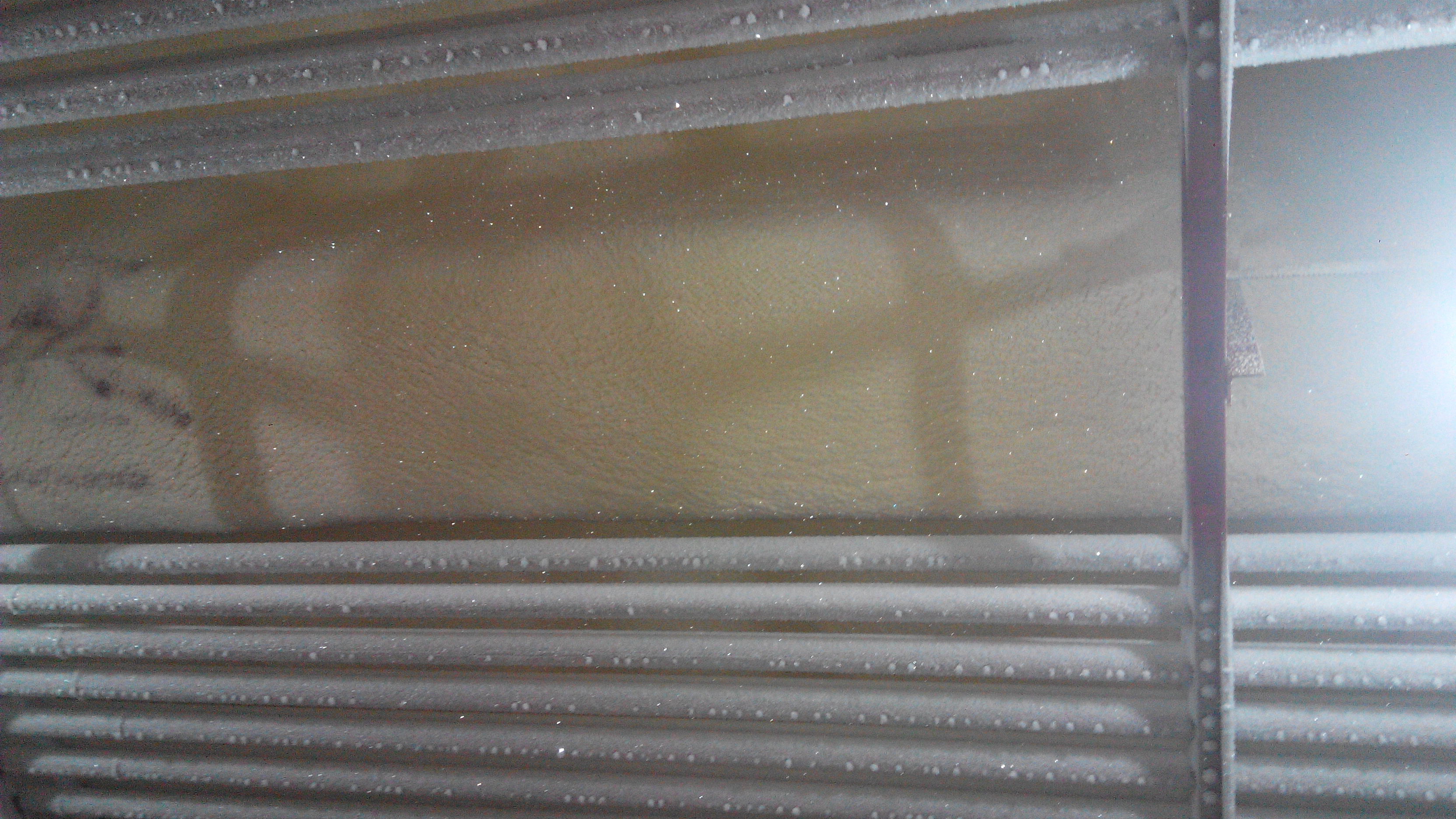 在使用中的冷庫(kù)頂棚聚氨酯保溫噴涂層